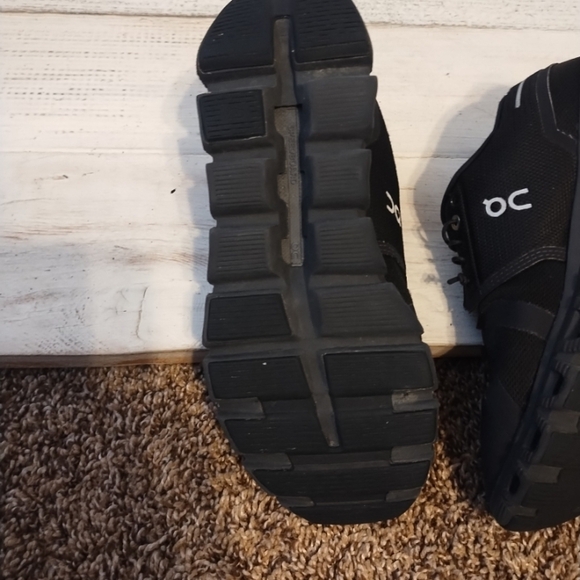 On Cloud 6 Triple Black Mens Running Athletic Casual size 7 men - Picture 7 of 12